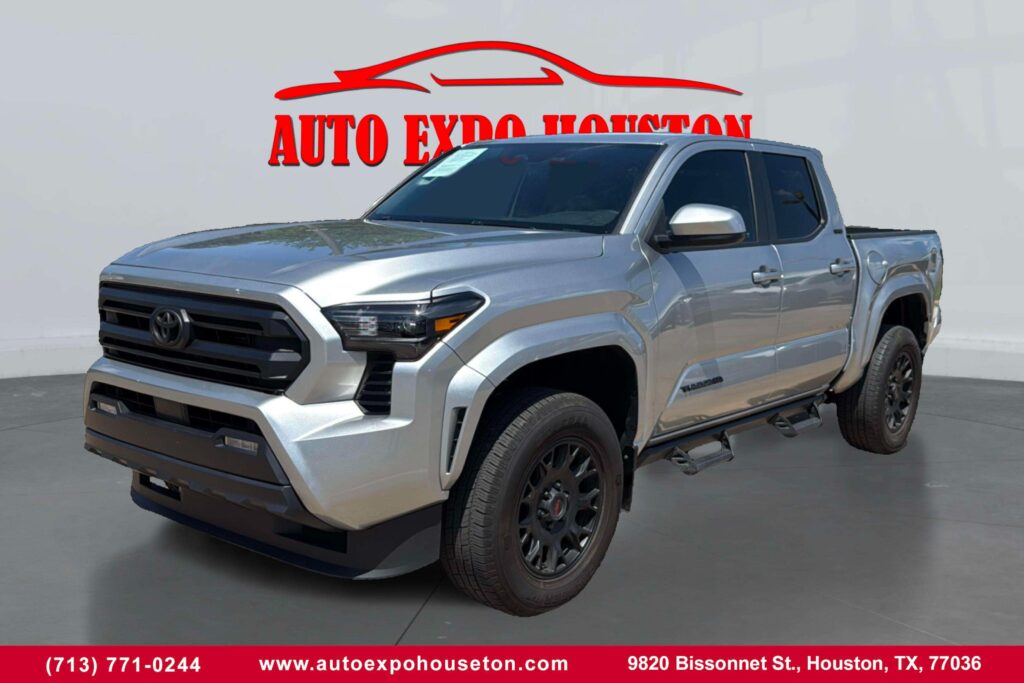 How does the 2024 Toyota Tacoma Hybrid compare to the gas model