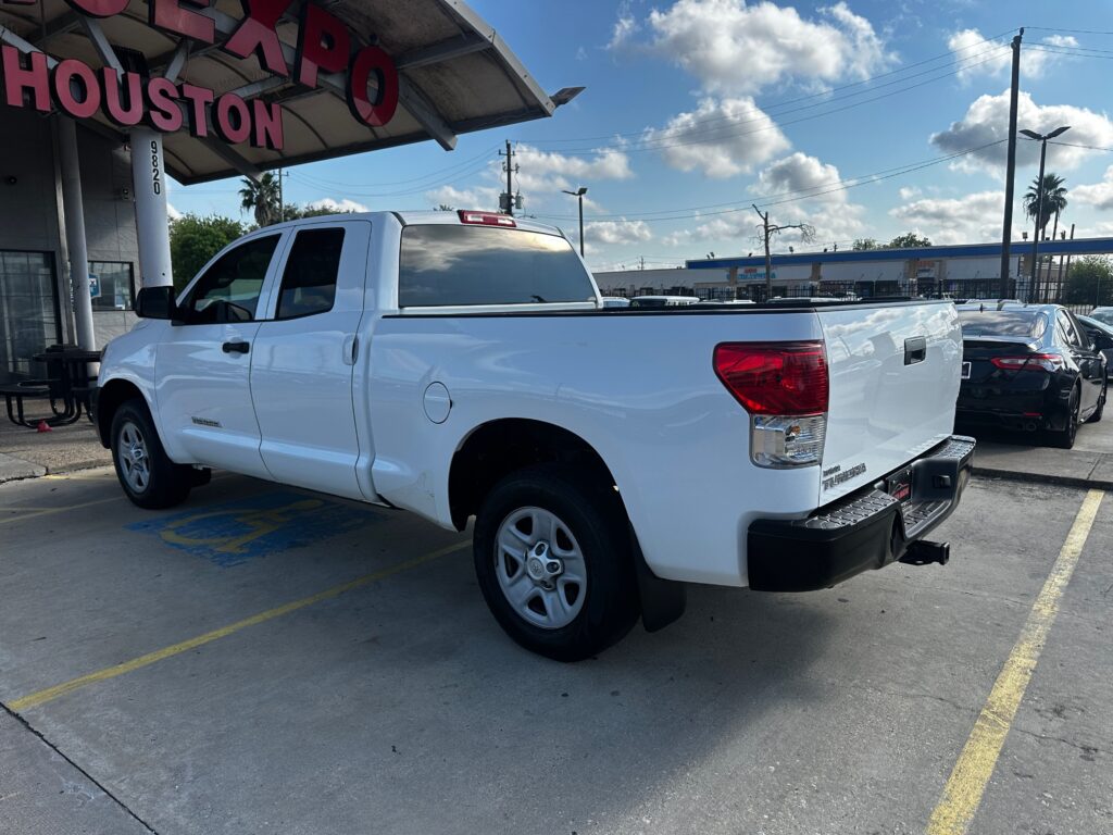 What Are the Trim Levels Available for the 2013 Toyota Tundra?